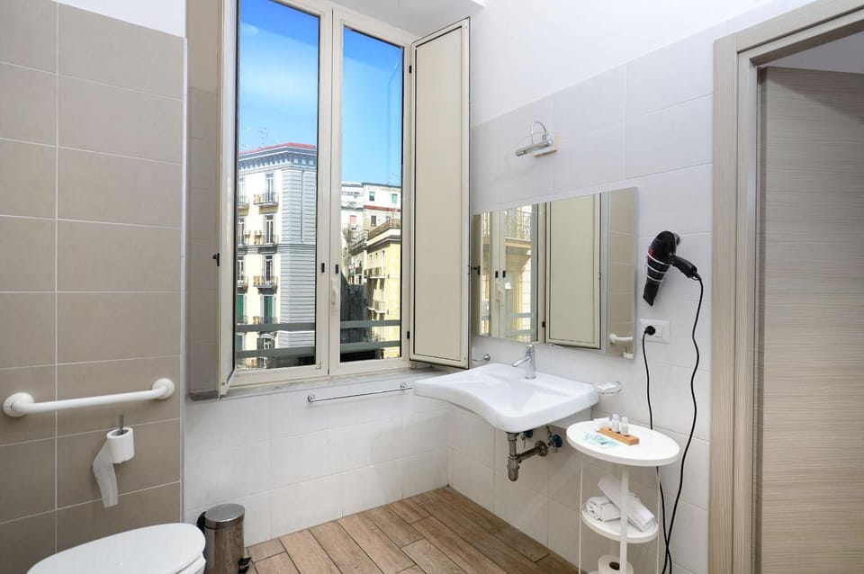 Shower, free toiletries, hair dryer, bidet
