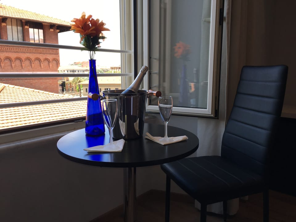 Superior Room | Living area | 32-inch flat-screen TV with satellite channels, TV