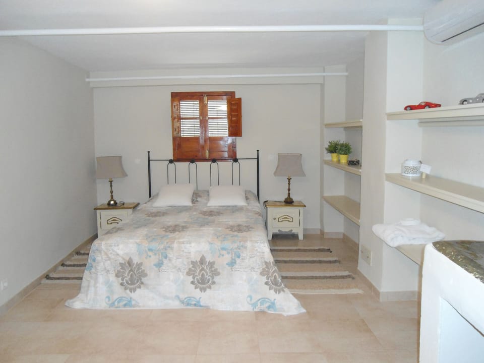 Comfort Suite, Ensuite | Down comforters, pillowtop beds, blackout drapes, WiFi (free)