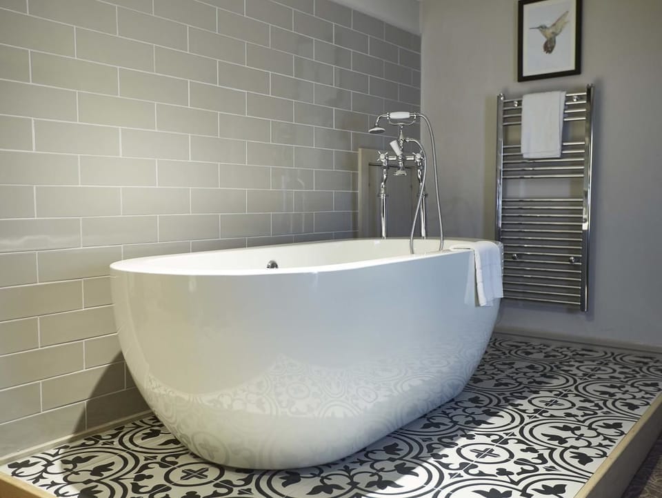 Superior Room | Bathroom | Hair dryer, towels