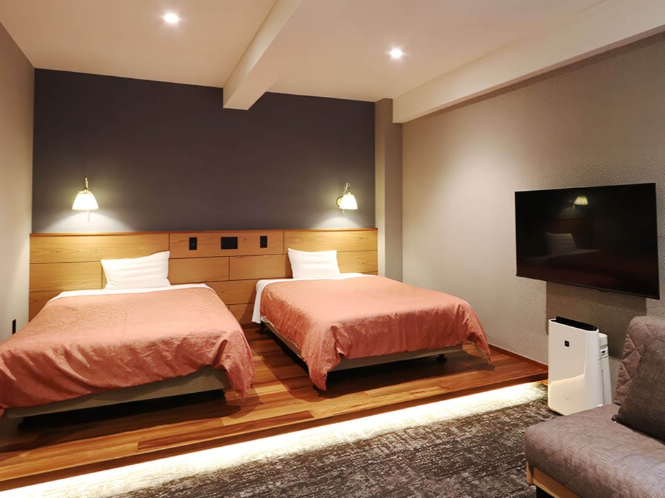Superior Room, Non Smoking, Private Bathroom | In-room safe, desk, blackout drapes, bed sheets