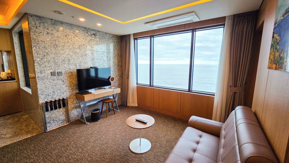 Junior Corner Suite ( Panorama Ocean View) | Desk, laptop workspace, blackout drapes, free WiFi