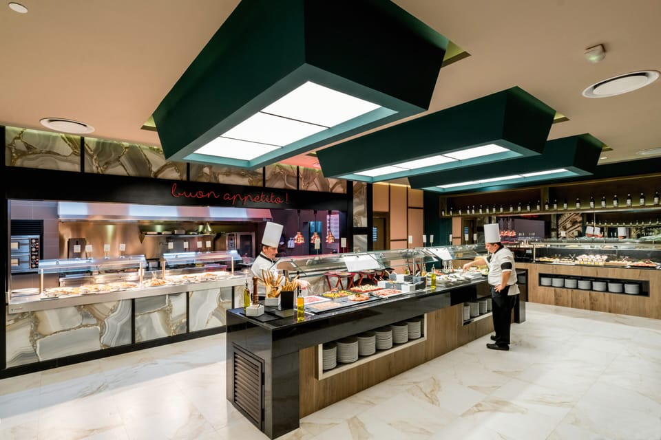 4 restaurants; breakfast, lunch, and dinner served