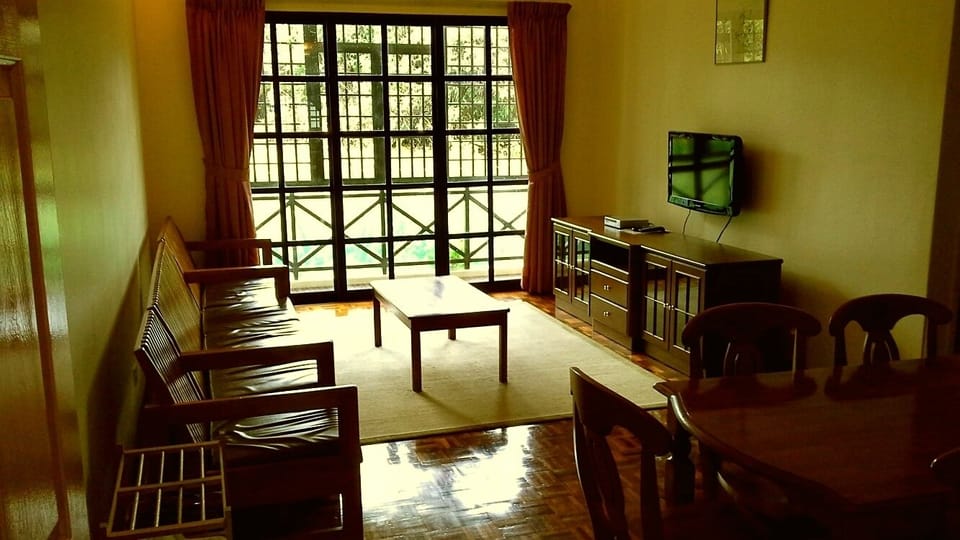 Apartment, 3 Bedrooms | Living room | 32-inch flat-screen TV with satellite channels, TV