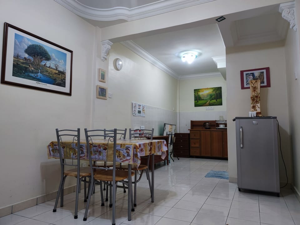 Apartment, 3 Bedrooms | In-room dining