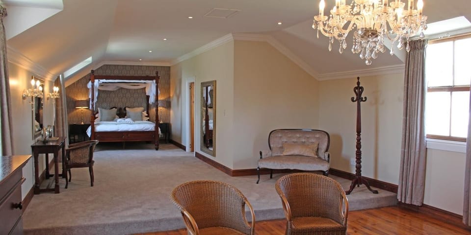 Presidential Suite, 1 King Bed | Soundproofing, free WiFi, bed sheets