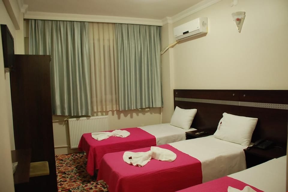 Standard Triple Room | Premium bedding, minibar, WiFi (free), bed sheets