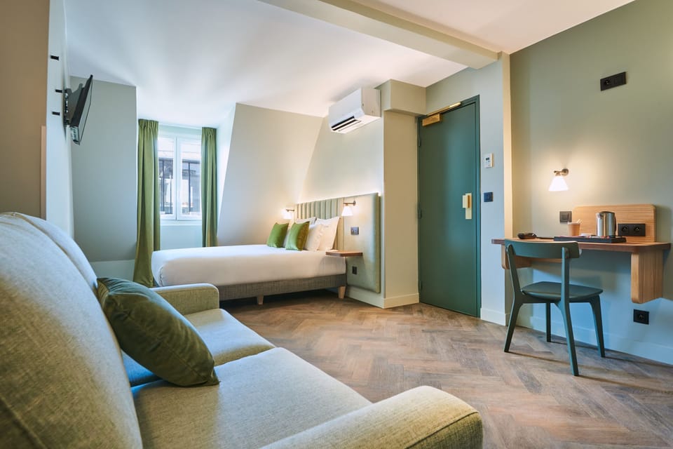 Family Room | In-room safe, desk, blackout drapes, soundproofing
