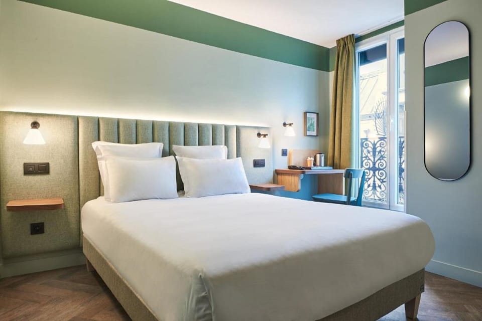 Room | In-room safe, desk, blackout drapes, soundproofing