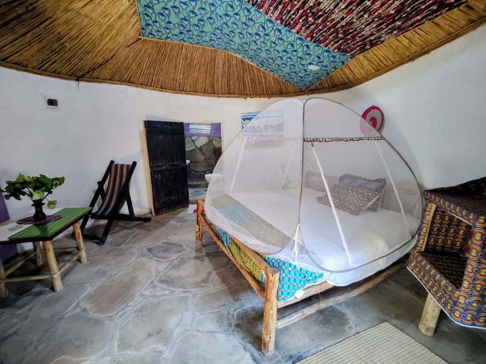 Red Rocks Cottage | Pillowtop beds, minibar, in-room safe, bed sheets