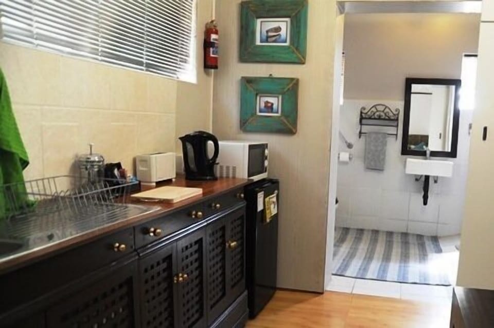 Family Room, 1 Bedroom | Premium bedding, minibar, iron/ironing board, WiFi (free)
