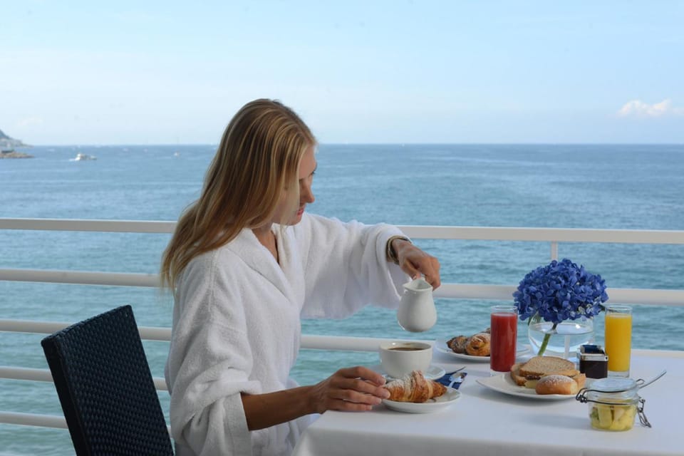 Daily buffet breakfast (EUR 20 per person)