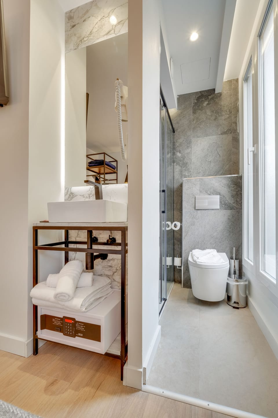 Rainfall showerhead, free toiletries, hair dryer, towels