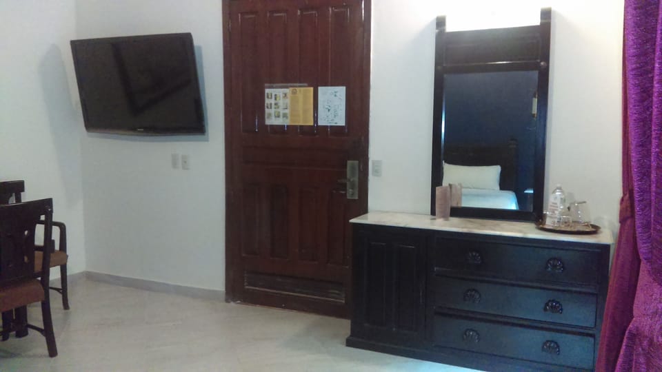 Standard Room | Bathroom amenities | Rainfall showerhead, free toiletries, towels