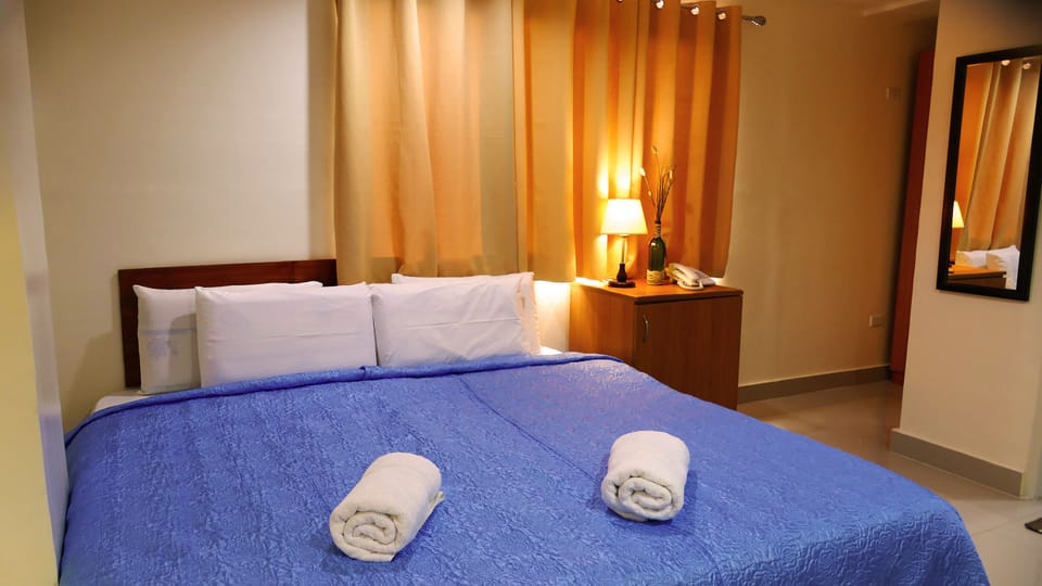 Premium Double Room, 1 King Bed, Partial Sea View | Free WiFi, bed sheets