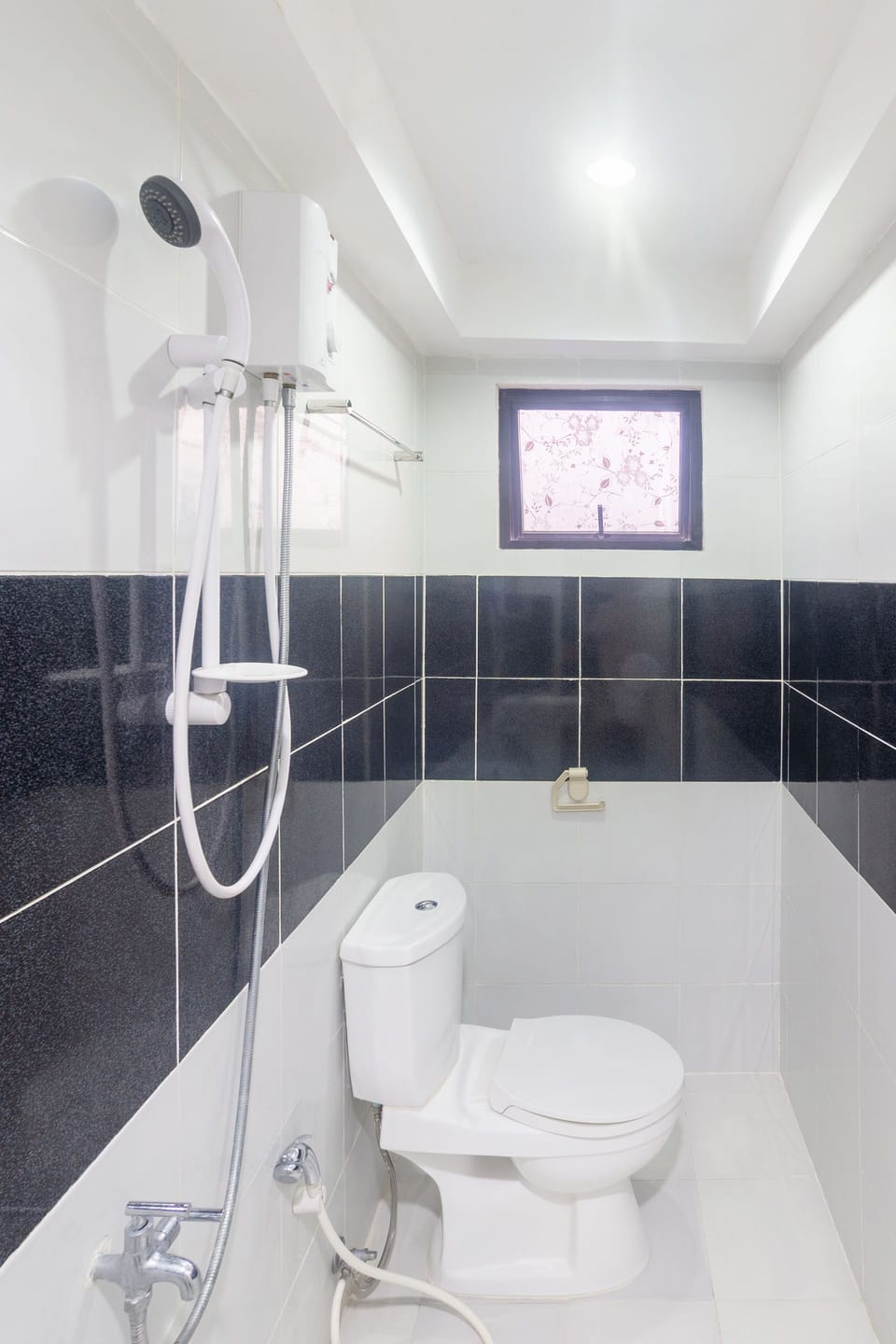 Deluxe Triple Room | Bathroom | Shower, bidet, towels, soap