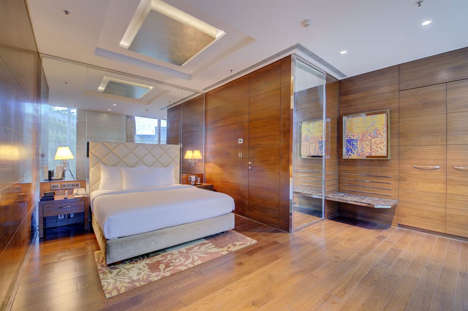 Premium bedding, in-room safe, desk, blackout drapes