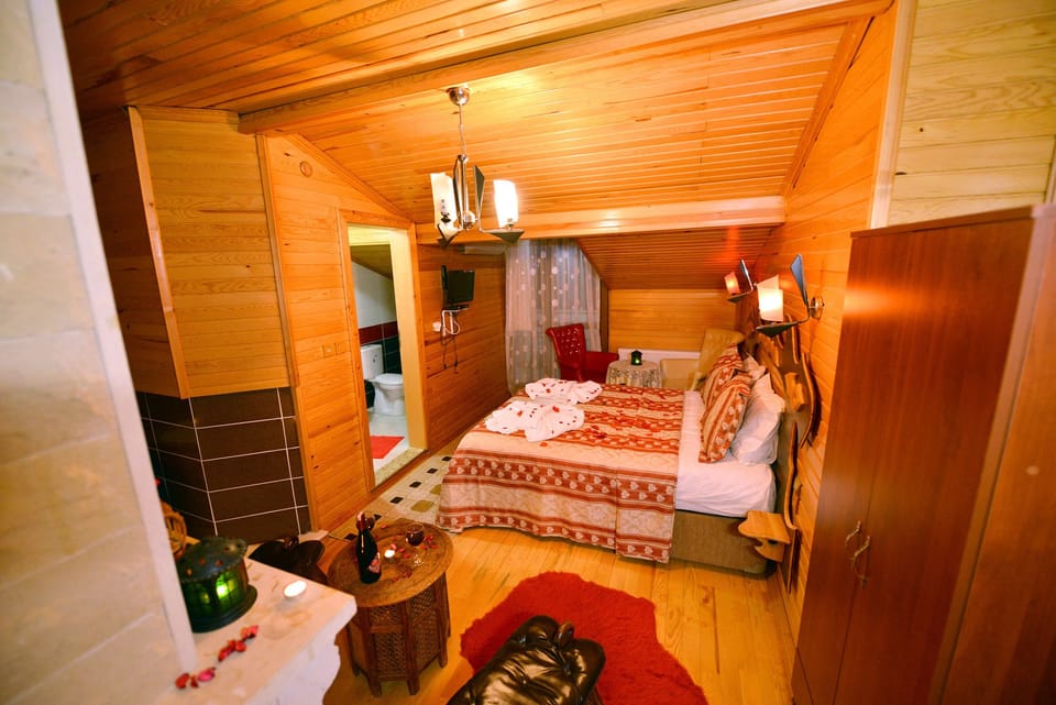 Deluxe Double Room, Fireplace (Jacuzzi) | Premium bedding, soundproofing, iron/ironing board