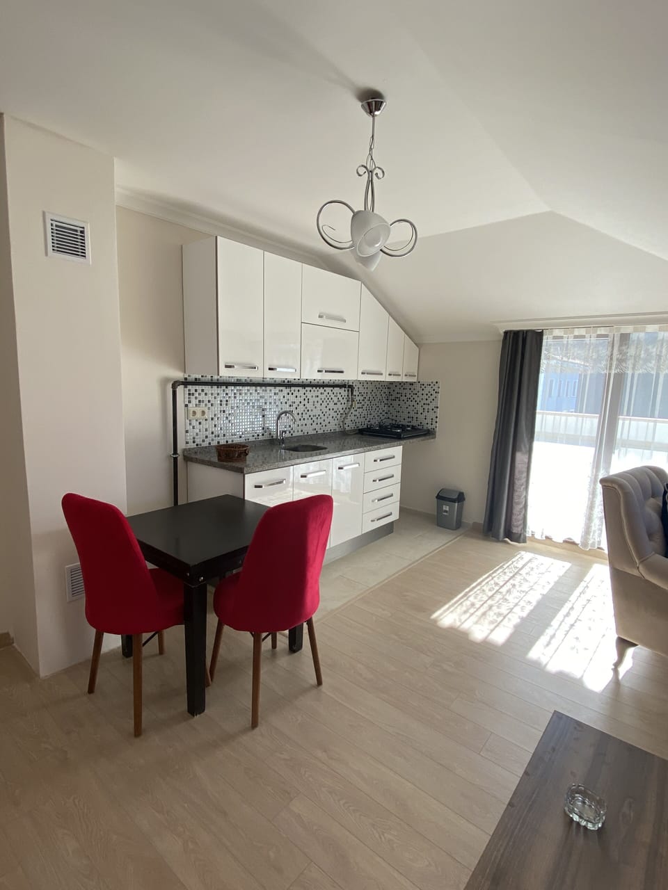 Luxury Penthouse | Premium bedding, soundproofing, iron/ironing board