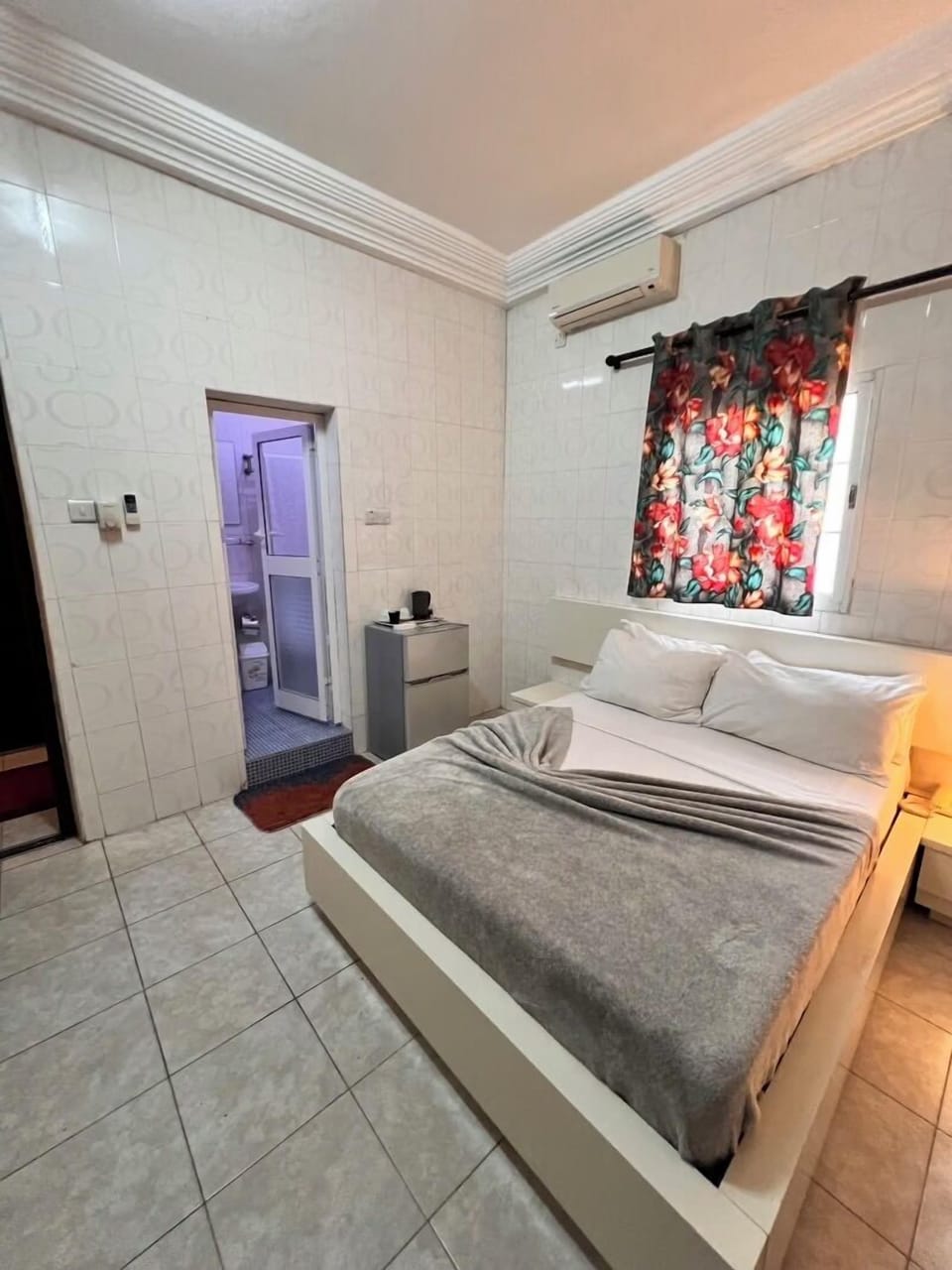 Standard Double Room | Desk, soundproofing, free cribs/infant beds, rollaway beds