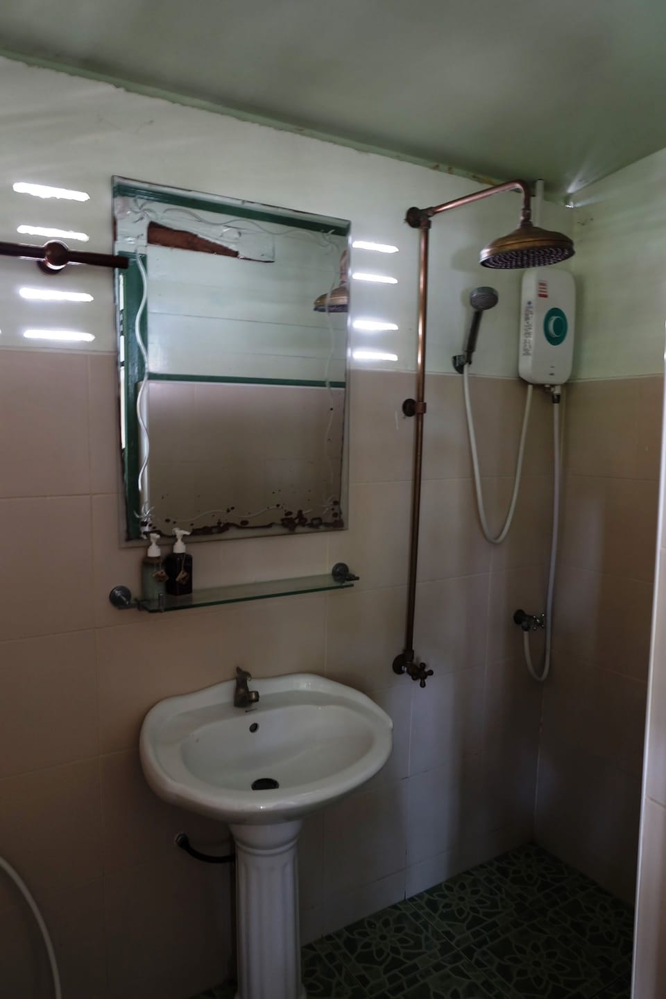 Room Type B | Bathroom | Shower, rainfall showerhead, free toiletries, hair dryer