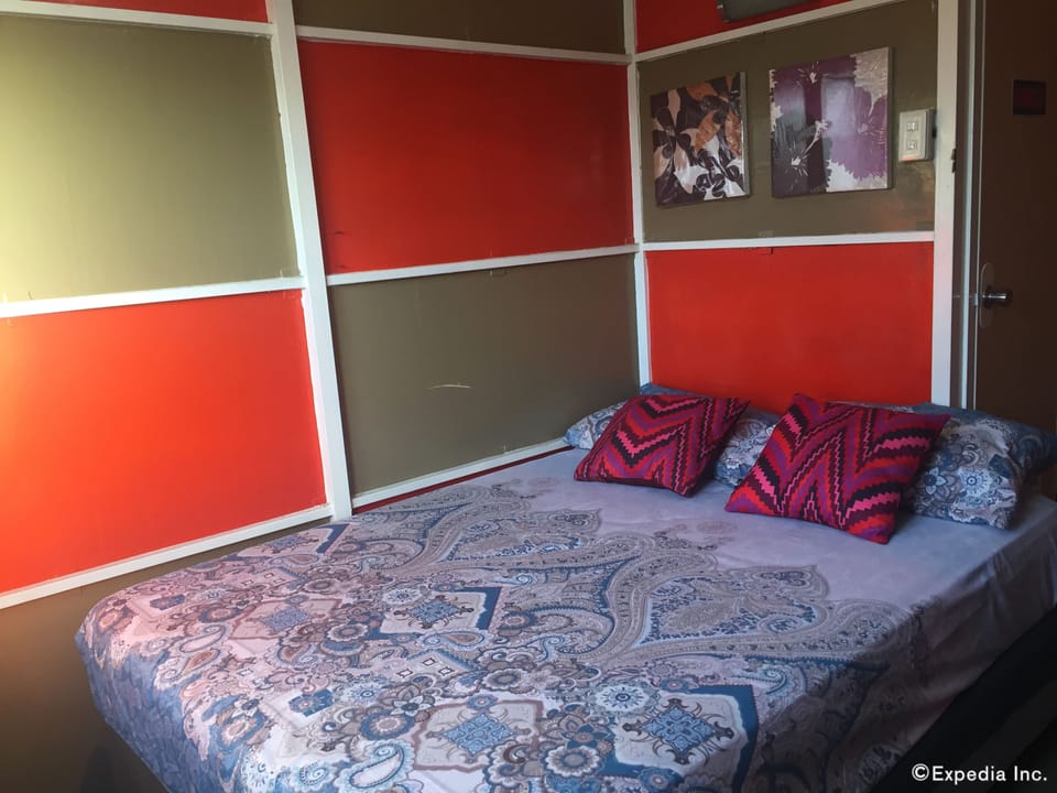 Standard Room | Desk, rollaway beds, free WiFi