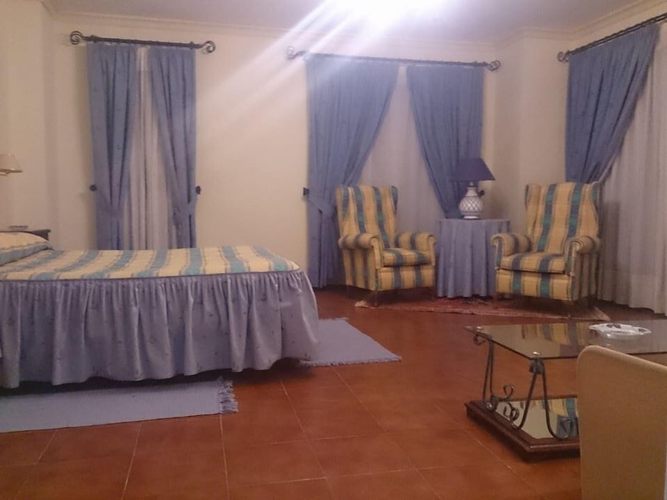 Deluxe Suite | In-room safe, desk, blackout drapes, cribs (free)