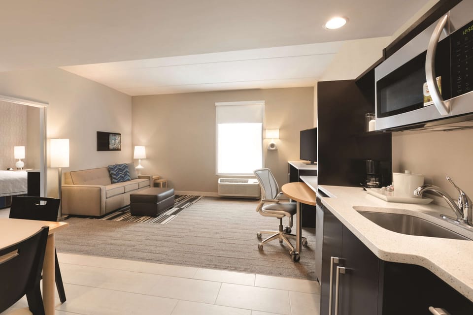 Premium bedding, in-room safe, desk, blackout drapes
