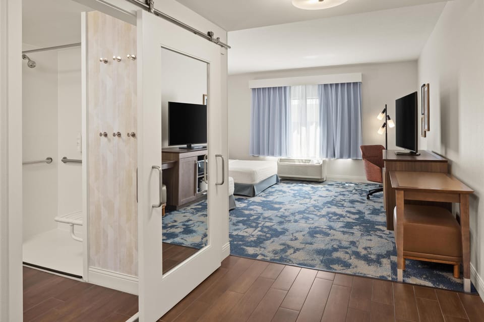 Room, Accessible, Non Smoking (Roll-in Shower) | In-room safe, desk, blackout drapes, free WiFi