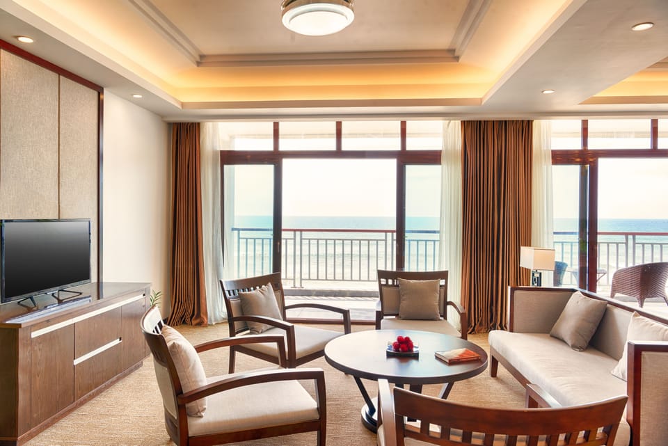 Superior Family Suite | Living area | Flat-screen TV