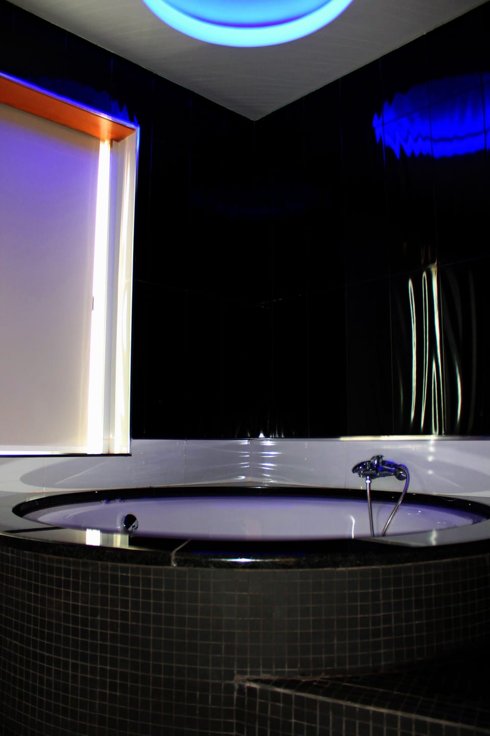 Superior Double Room, Balcony | Bathroom | Free toiletries, towels