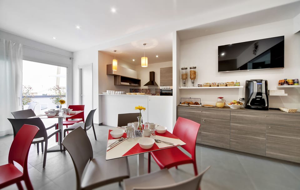 Breakfast area
