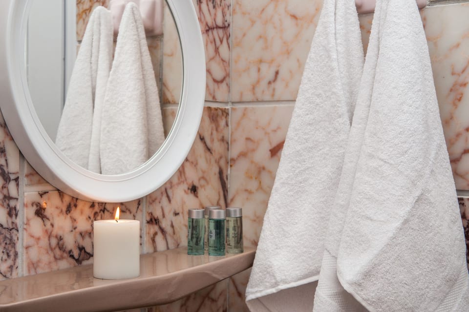 Comfort Triple Room, Balcony, Sea View | Bathroom | Shower, rainfall showerhead, free toiletries, hair dryer