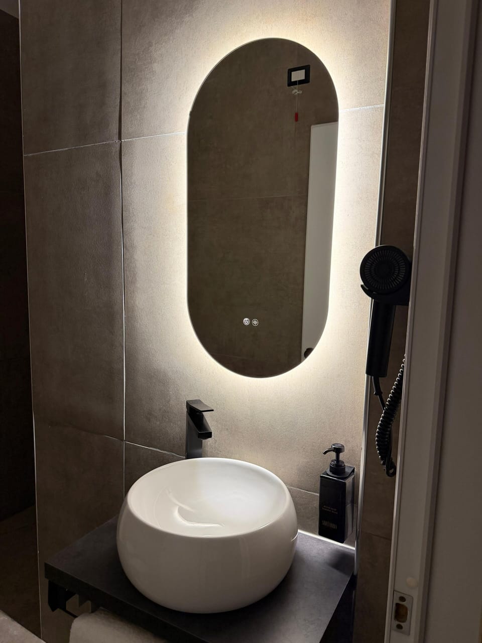 Junior Suite, City View | Bathroom | Shower, free toiletries, hair dryer, towels