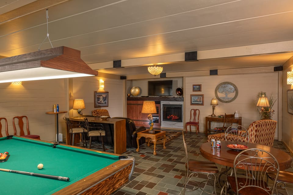 The Oakwood Inn Okoboji - Adults Only Bed and Breakfast in Okoboji