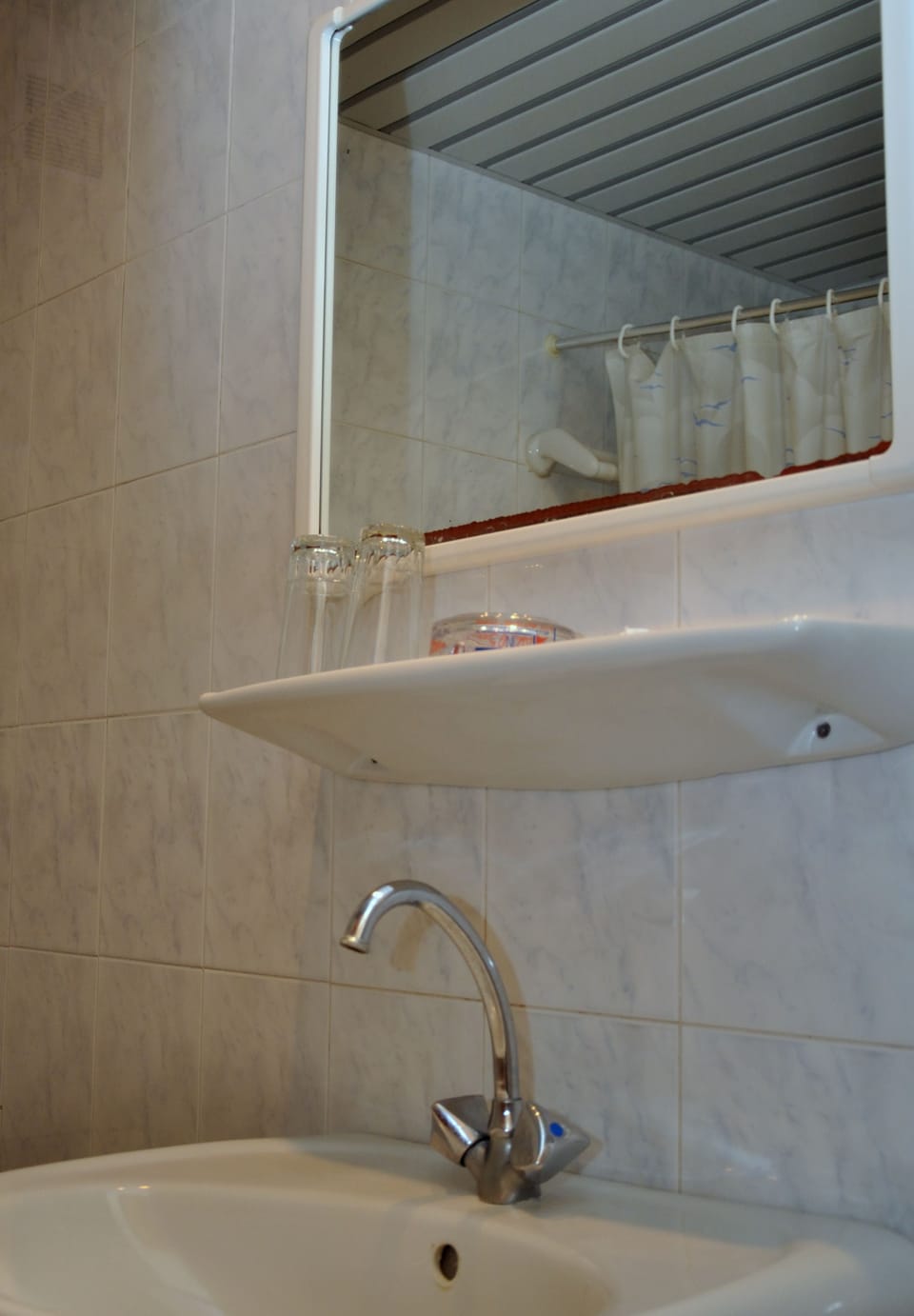 Bathroom sink