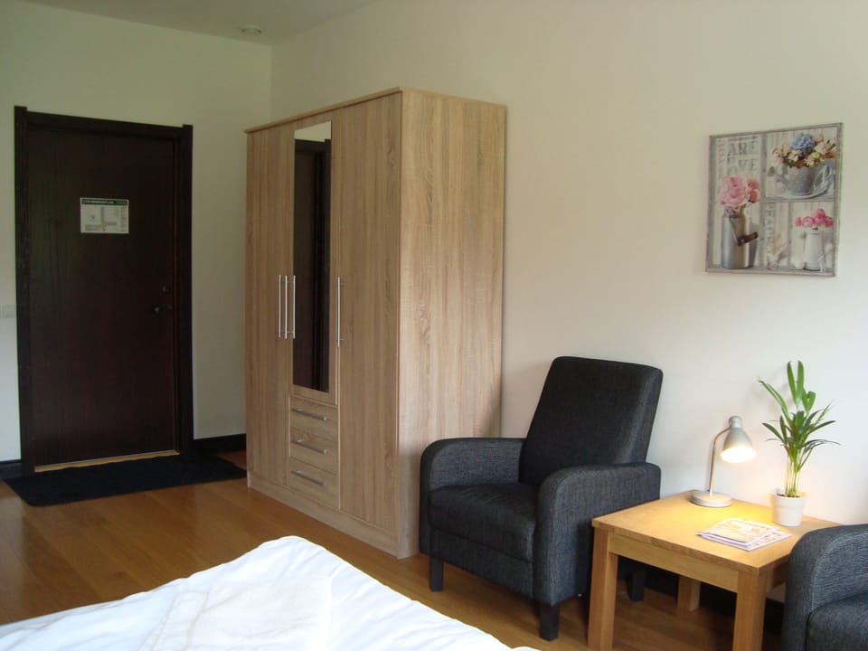 Family Room | Free cribs/infant beds, rollaway beds, free WiFi, bed sheets