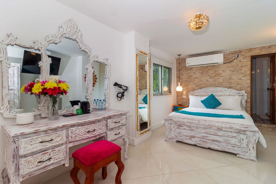 Habitacion Deluxe | Premium bedding, minibar, in-room safe, desk