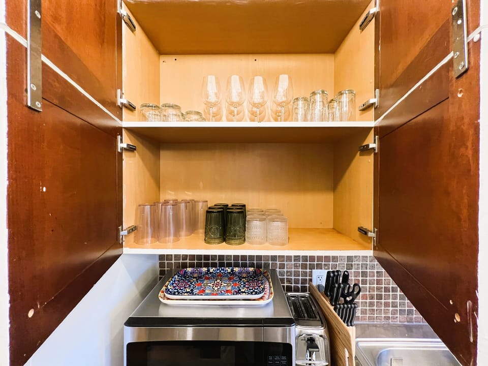Deluxe Studio, Multiple Beds, Kitchen | Private kitchen | Shared fridge, microwave