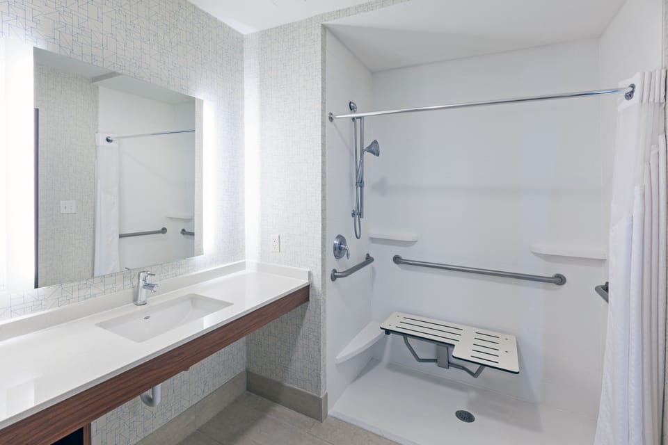 In-room safe, desk, iron/ironing board, rollaway beds (surcharge)