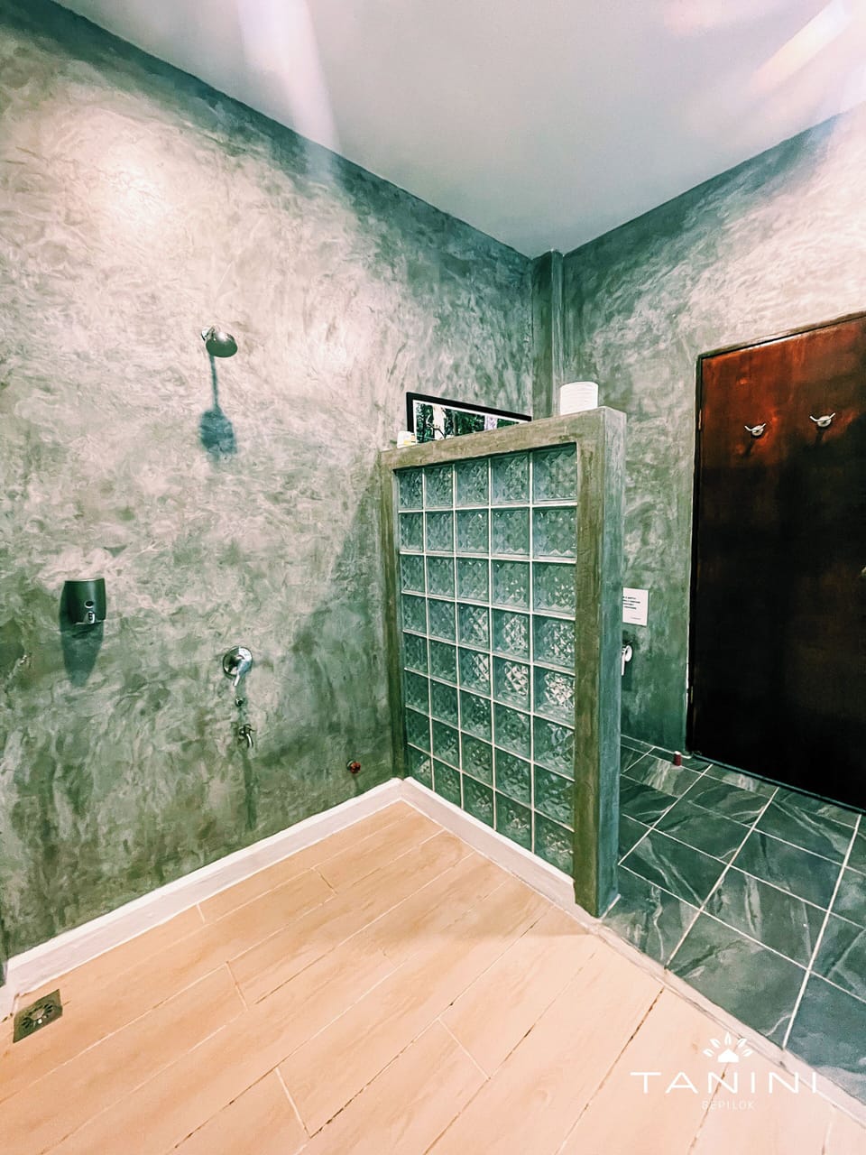 Free toiletries, towels