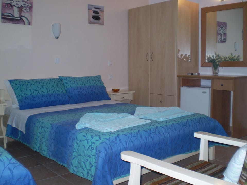Free cribs/infant beds, rollaway beds, free WiFi