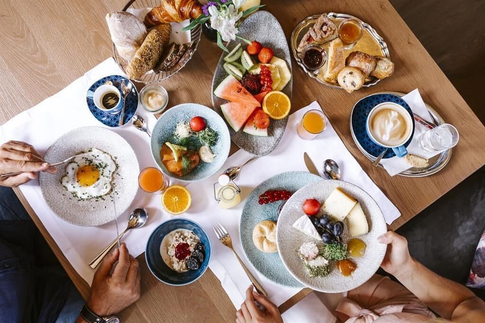 Free daily buffet breakfast