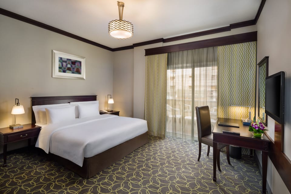 Premium bedding, minibar, in-room safe, desk