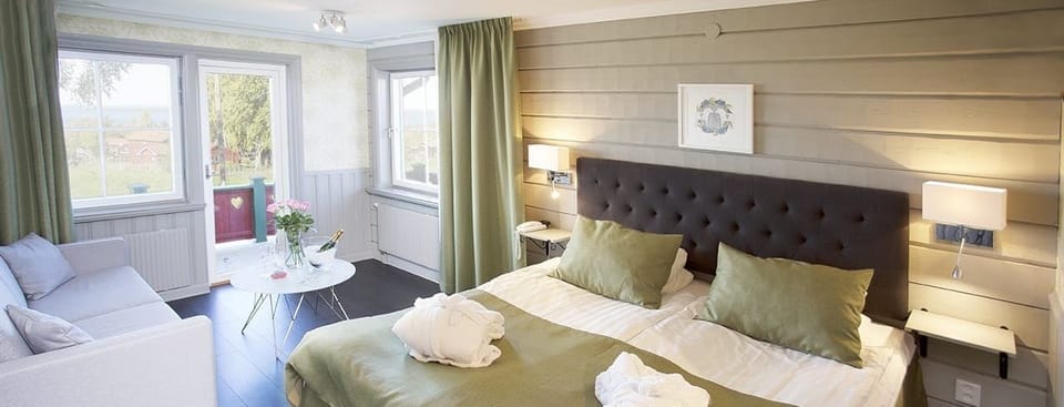 Junior Studio (Mini, Pets not allowed) | Premium bedding, minibar, desk, iron/ironing board (on request)