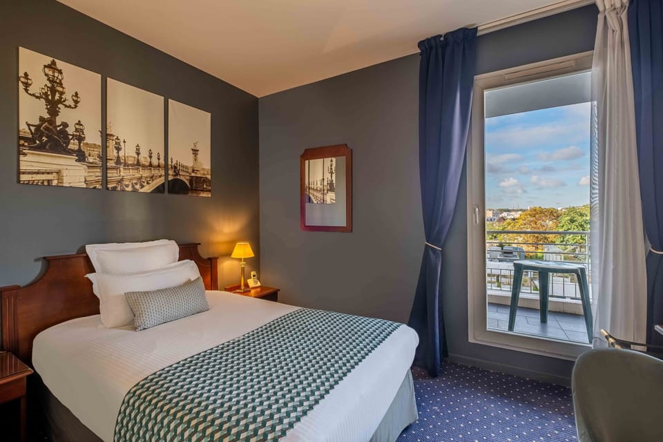 Single Room (Amiral) | Minibar, in-room safe, desk, blackout drapes