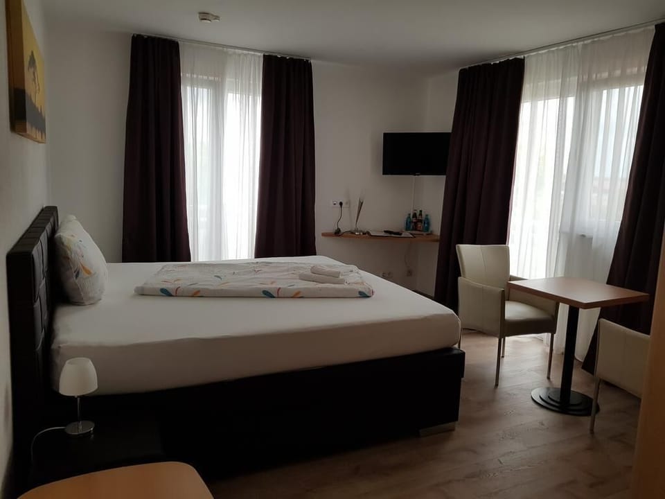 Double Room Single Use | Individually decorated, individually furnished, desk, blackout drapes
