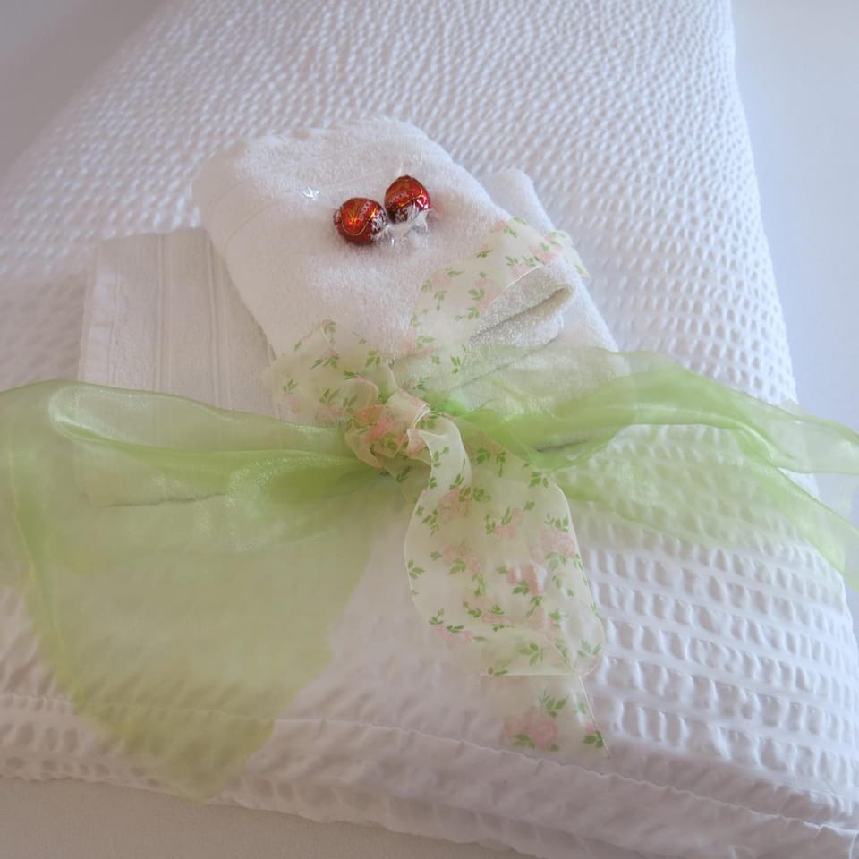Business Single Room (Large Single Bed) | Individually decorated, individually furnished, desk, blackout drapes