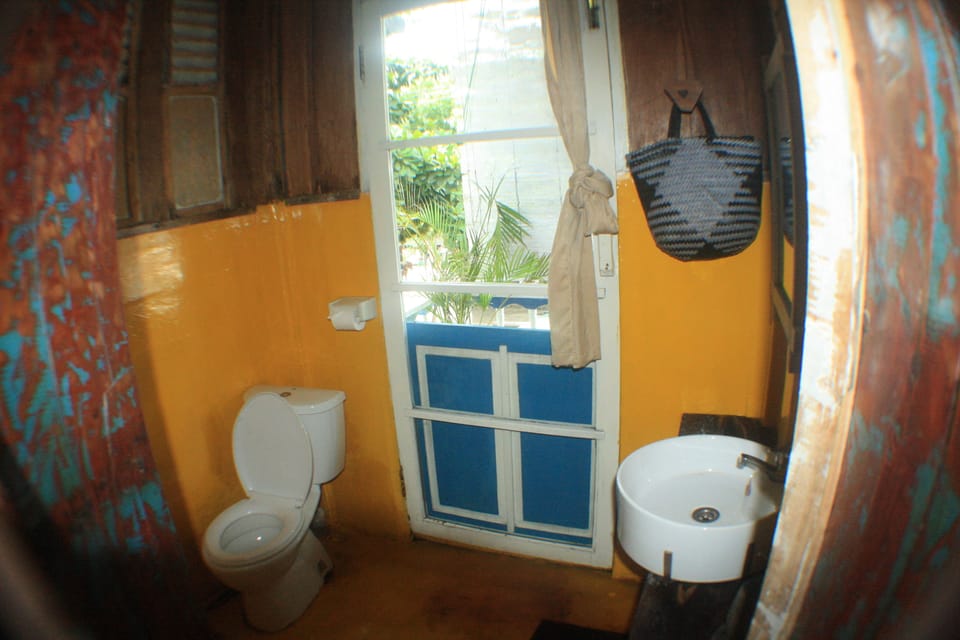 Shower, free toiletries, towels