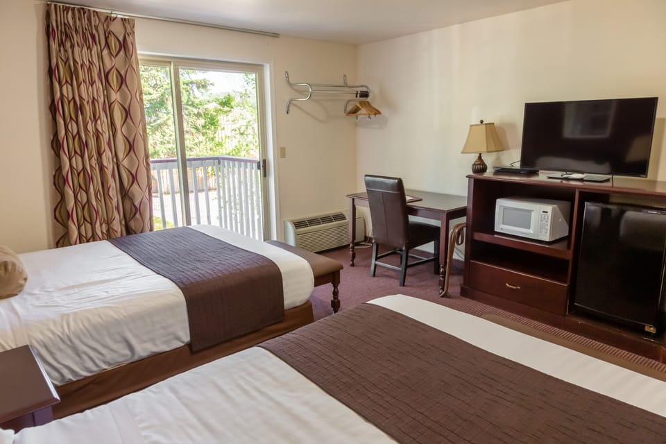 Desk, cribs/infant beds, travel crib, rollaway beds